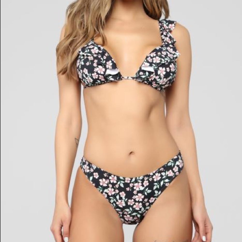🔴SOLD!!🔴🆕Fashion Nova Floral ruffle bikini